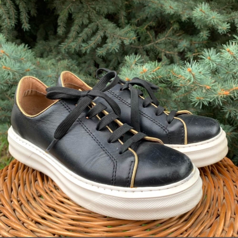 ALL BLACK platform leather sneakers size 8